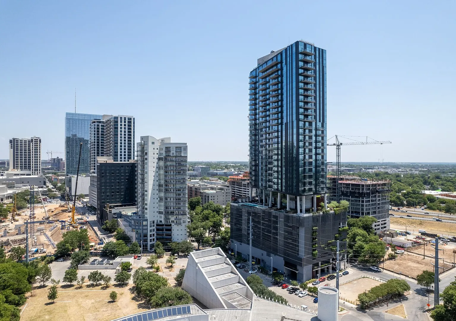 Downtown Austin Condo On Rainey Street!! 1 Bedroom 1 Bath - Fully Furnished — Photo 1