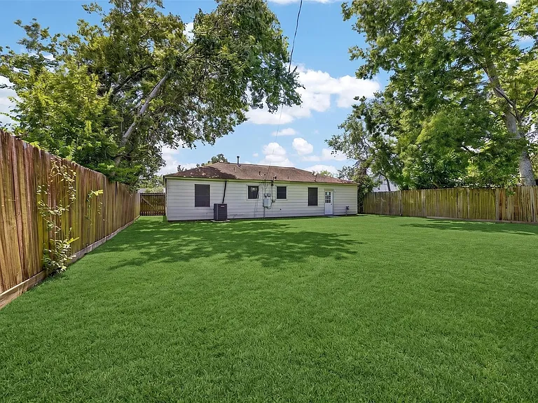 9211 Clearway Dr — Photo 33