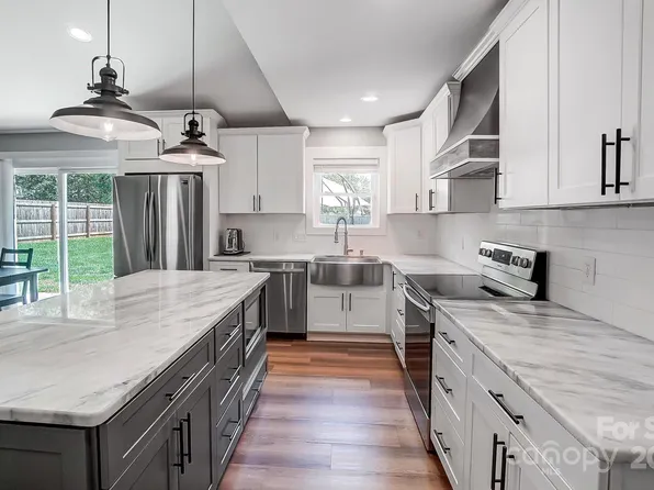 3612 Cobbleridge Dr, Charlotte, NC 28215