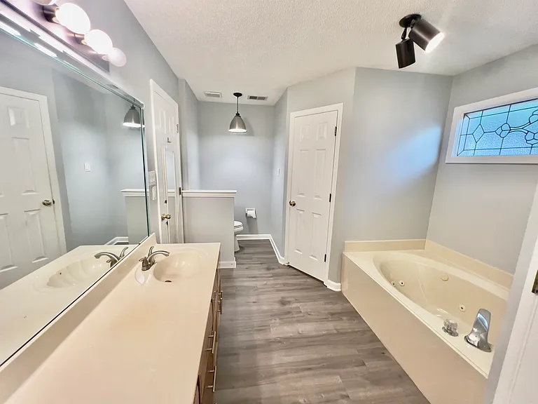 545 Wilkes Cv — Photo 17
