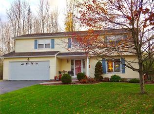 124 Heather Dale Cir, Henrietta, NY 14467