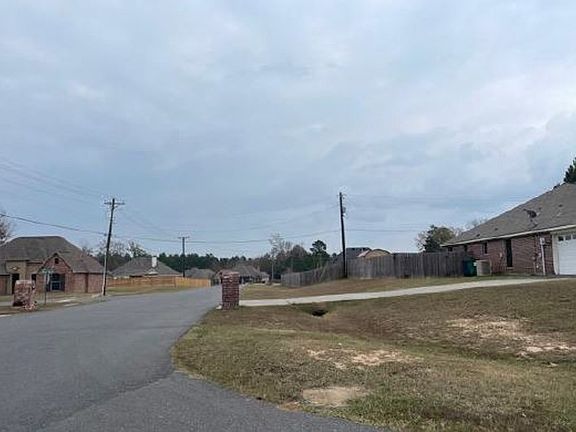 Exterior Neighborhood (street photo)