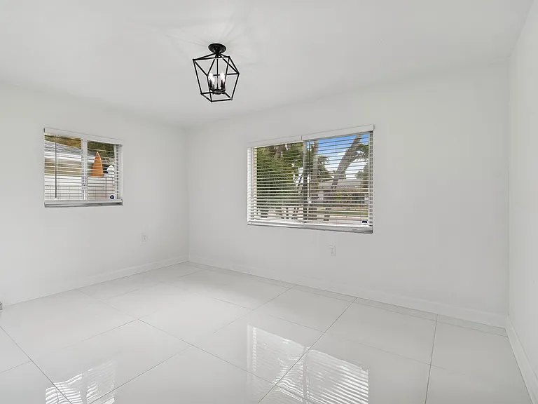 455 81st Ave — Photo 32