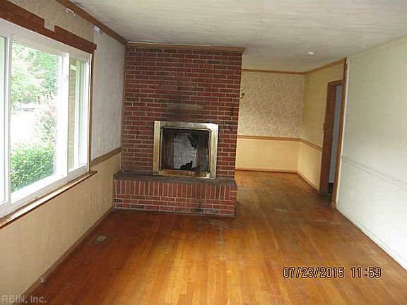 4th image of 516 Latham Dr