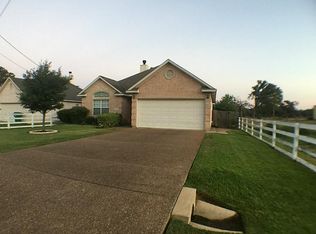 400 School St, Madisonville, TX 77864