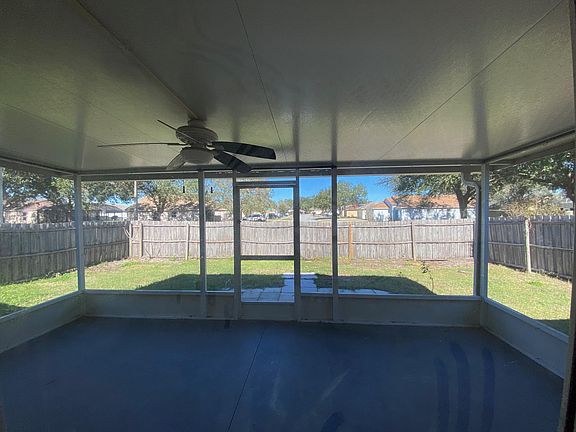 Screened Patio / Fenced Yard