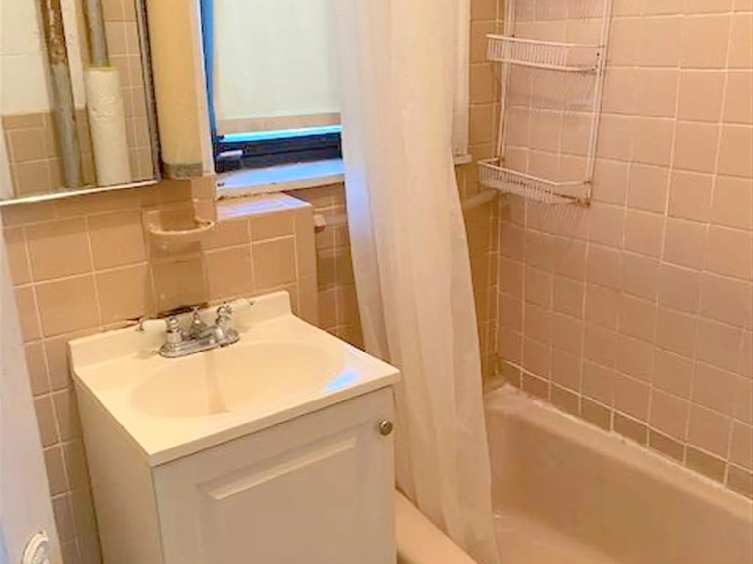 1 bed, 500 sqft, $2,400 — Photo 3