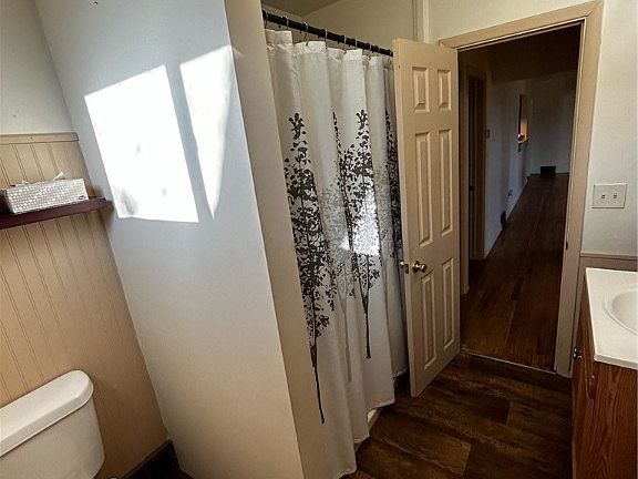 4th image of 1327 Brookdale Ave
