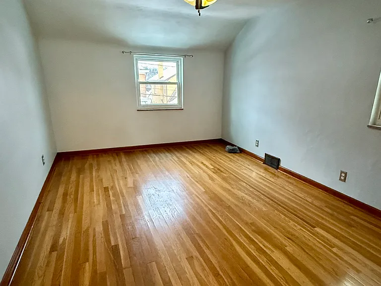 34 Wentworth Ave — Photo 10