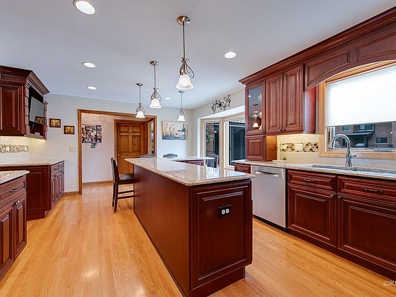 5th image of 321 W Bryn Mawr Ave