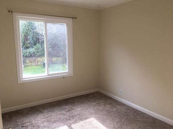 4th image of 208 Village Ln
