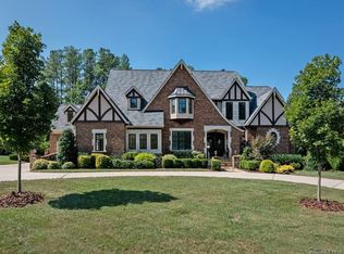 3022 Kings Manor Dr, Matthews, NC 28104