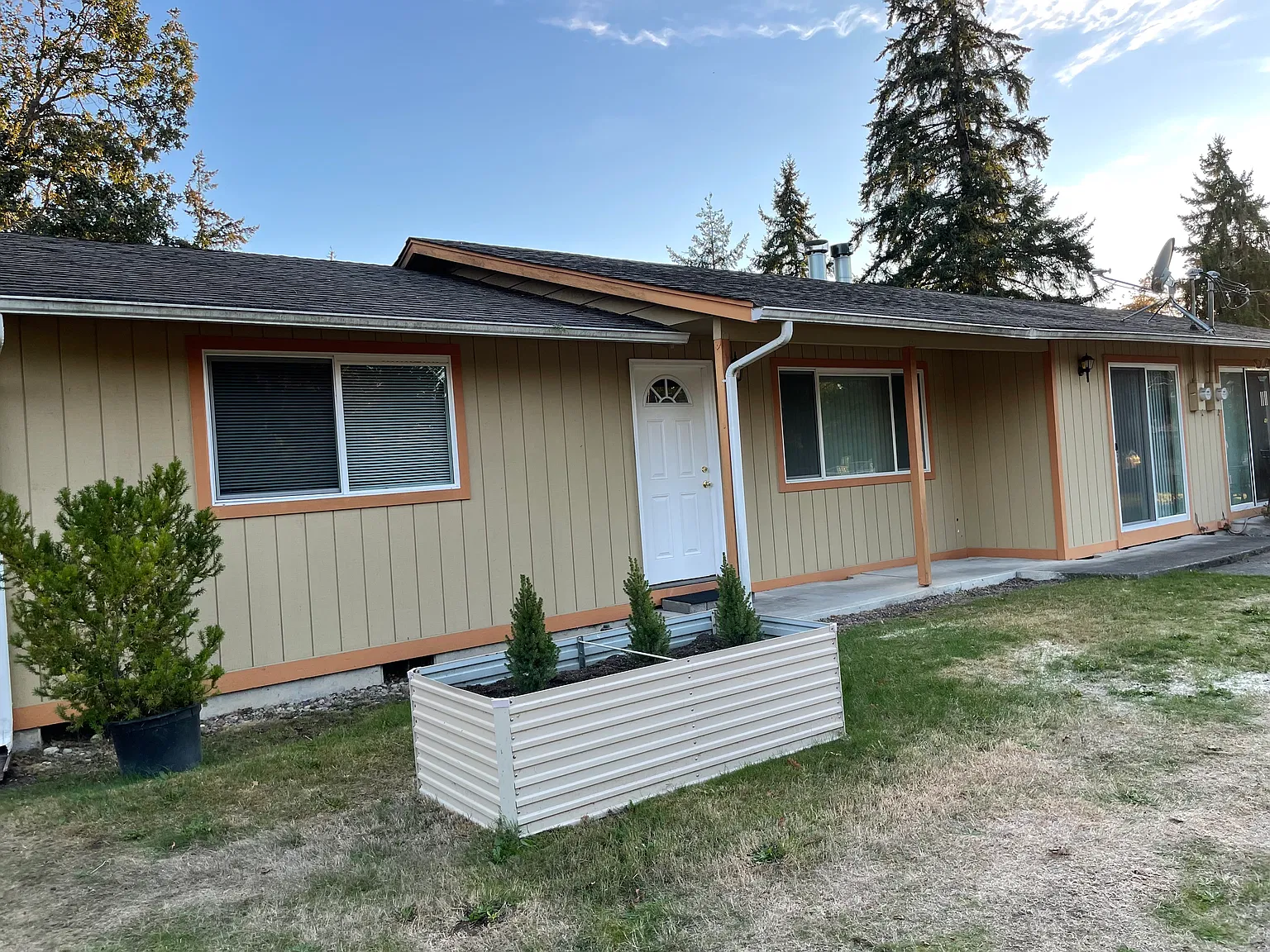 3 bed, 1104 sqft, $2,300 — Photo 1