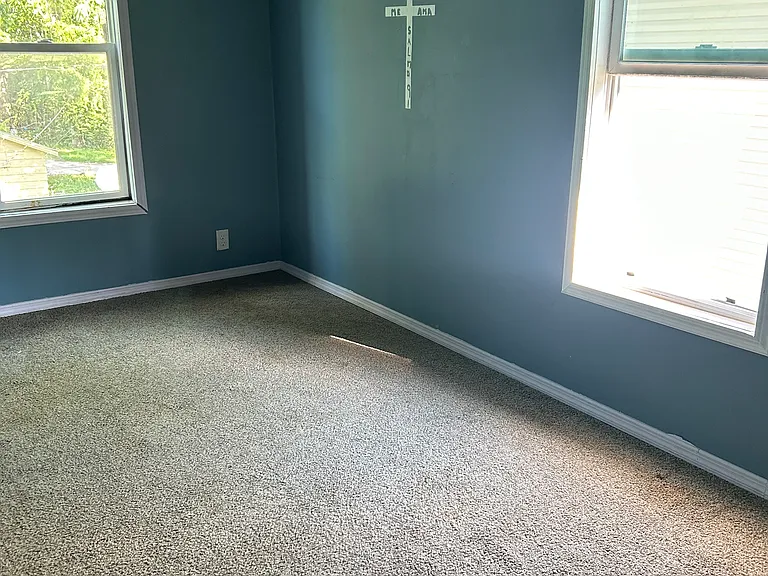 1104 SW Washburn Ave — Photo 5