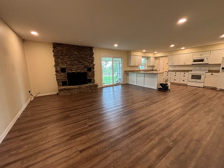 8241 W Farm Road 94 — Photo 4