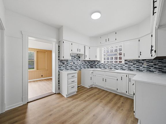 5th image of 8533 S Rhodes Ave