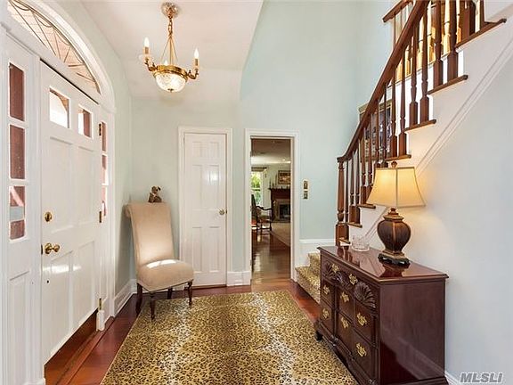 2nd image of 2 Lloyd Cove Ct