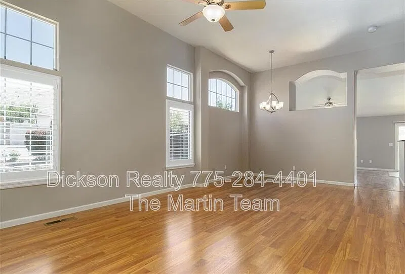4 bed, 2.0 bath, 1951 sqft, $2,600 — Photo 4