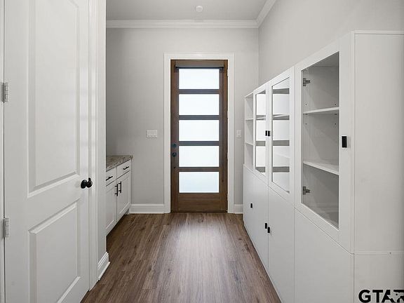 3rd image of 11035 Oak Springs Cv