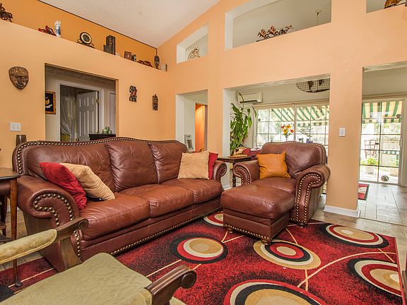 3rd image of 1247 White Oak Cir