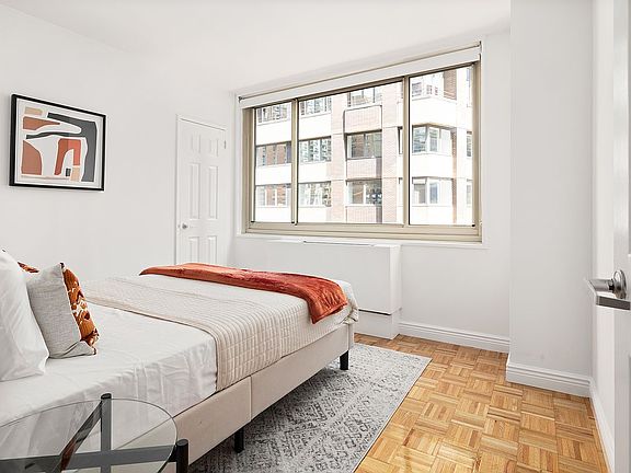 4th image of 30 W 63rd St APT 6O