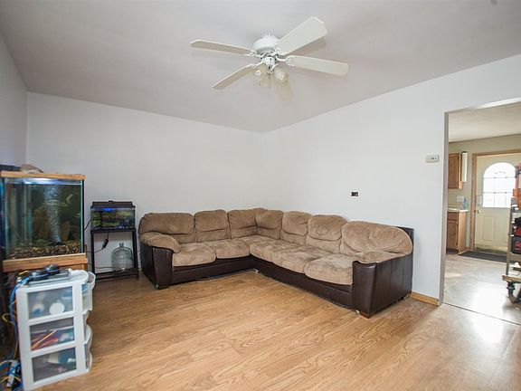3rd image of 1719 Evans Ave