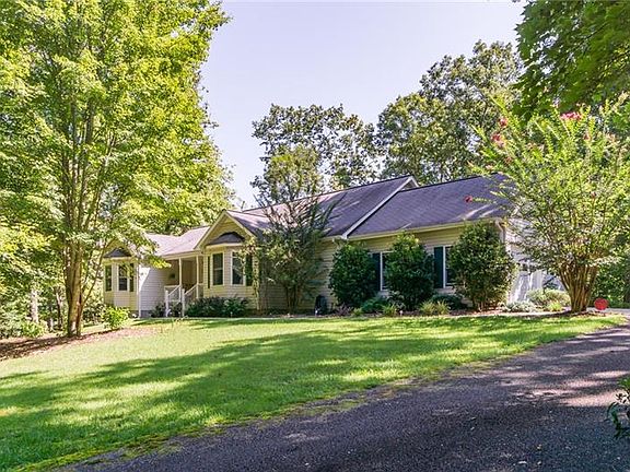 2nd image of 131 Hickory Nut Trl
