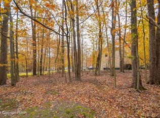 Bumble Bee Way, Tobyhanna, PA 18466