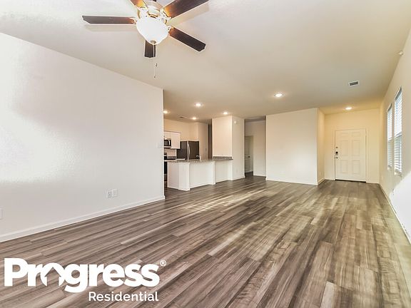 3rd image of 734 Oakhurst Dr