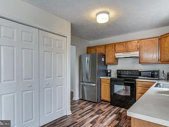 4th image of 315 Stafford Mews Ln