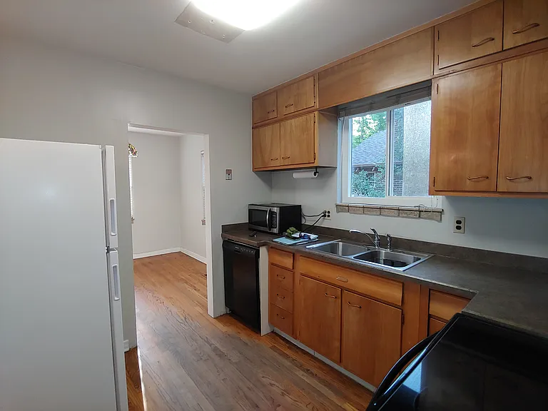 1850 S Logan St — Photo 11