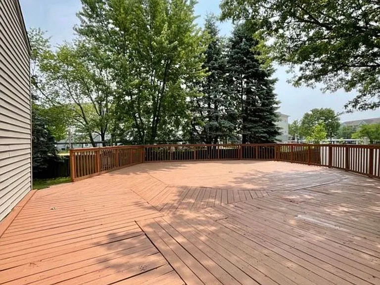 2313 Centennial Ct E — Photo 18