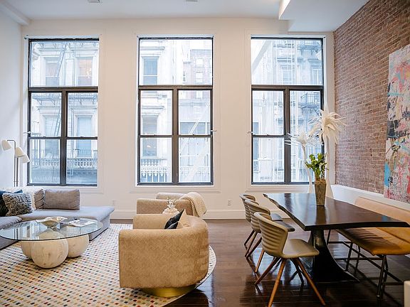 4th image of 82 Franklin St APT 2