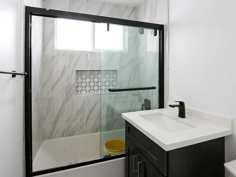 410 Lucas Ave #C — Photo 22