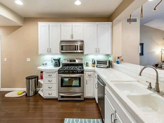 4th image of 28206 Canterbury Ct