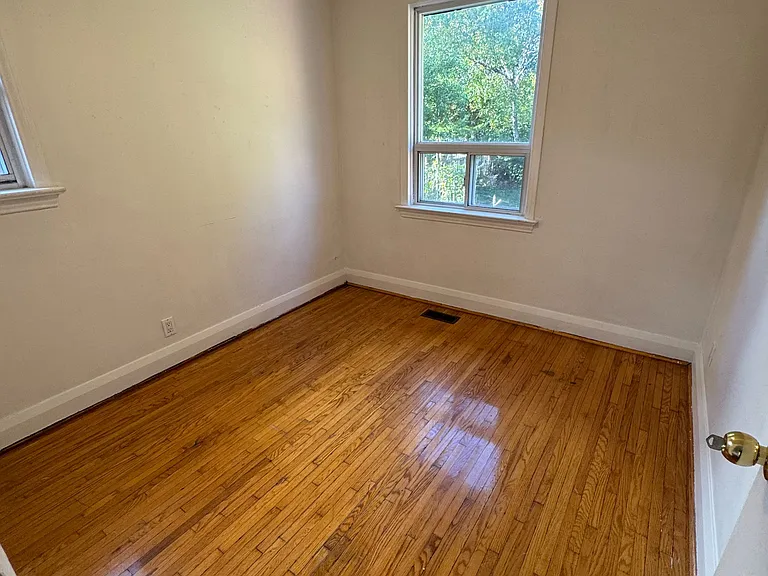 32 Newton Dr — Photo 6