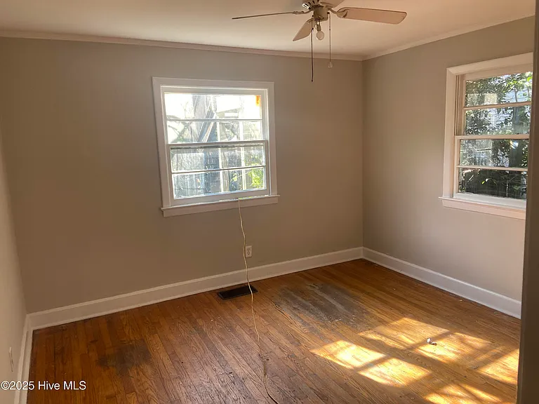 106 Hawthorne Dr — Photo 8