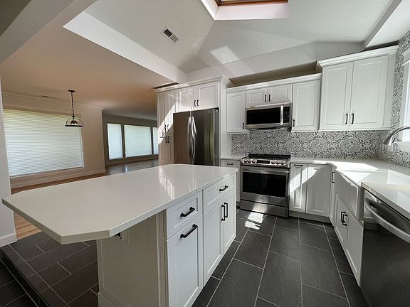 5th image of 849 W Luellen Dr