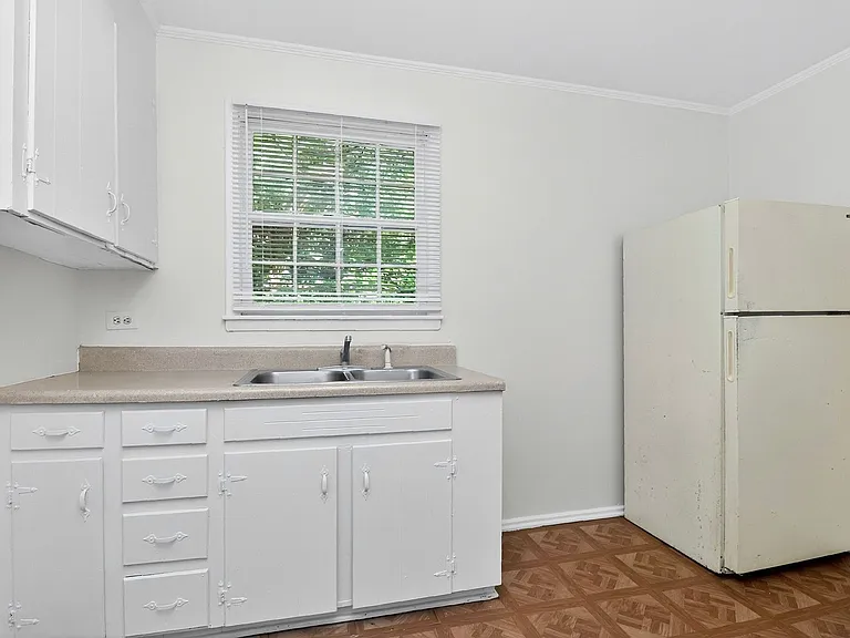 1813 Lasalle St — Photo 13