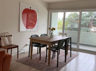 2218 N Beachwood Dr, Los Angeles, CA 90068