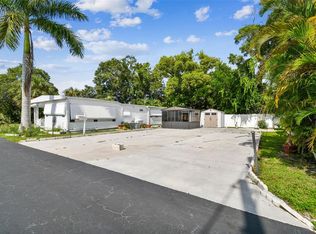 5901 29th Way N #8, Saint Petersburg, FL 33714