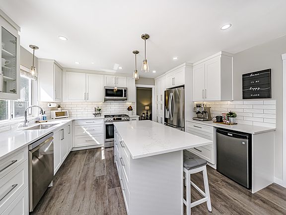 5th image of 1328 Honeysuckle Ln