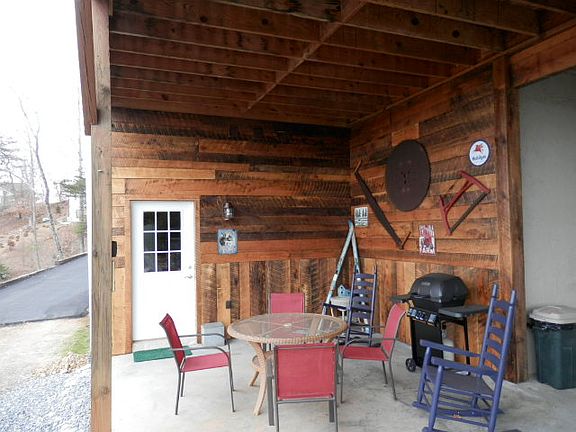 Lower Patio Pic 2
