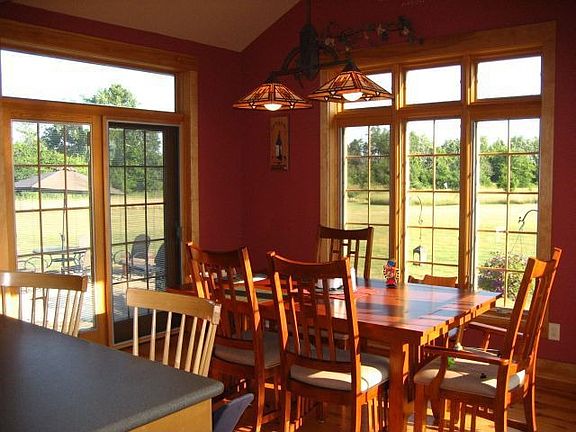 Dinette w\treeline view