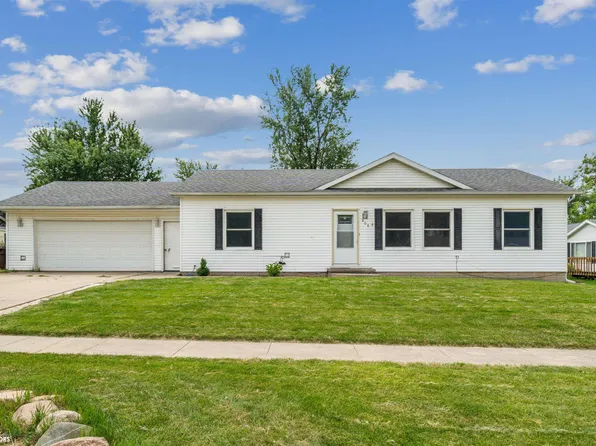 906 Prairie Ln, Marshalltown, IA 50158