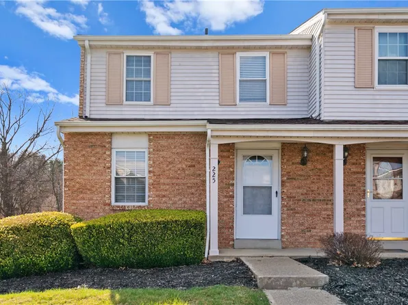 225 E Commons Dr, Cranberry Township, PA 16066