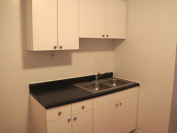 2nd image of 3038 W Wellington Ave
