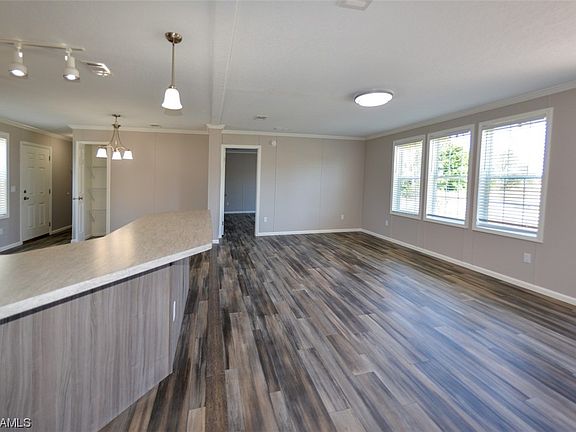 3rd image of 209 Gilbert Ave N