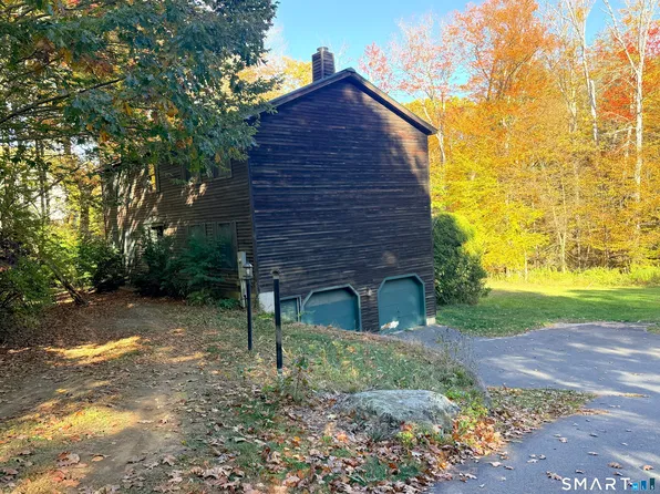 8 Stirrup Lane, Barkhamsted, CT 06063