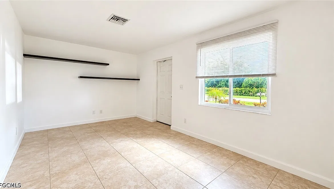 3 bed, 2.0 bath, 1024 sqft, $2,050 — Photo 4